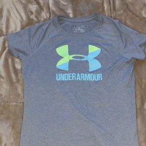 Girls grey UNDER ARMOUR short sleeve!